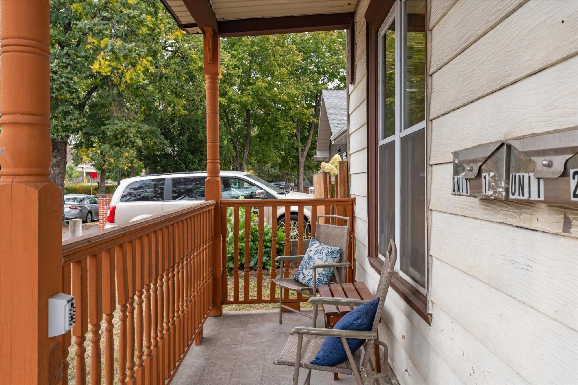Tulip House - Quiet Home 10 Minutes From Downtown Μινεάπολη Εξωτερικό φωτογραφία